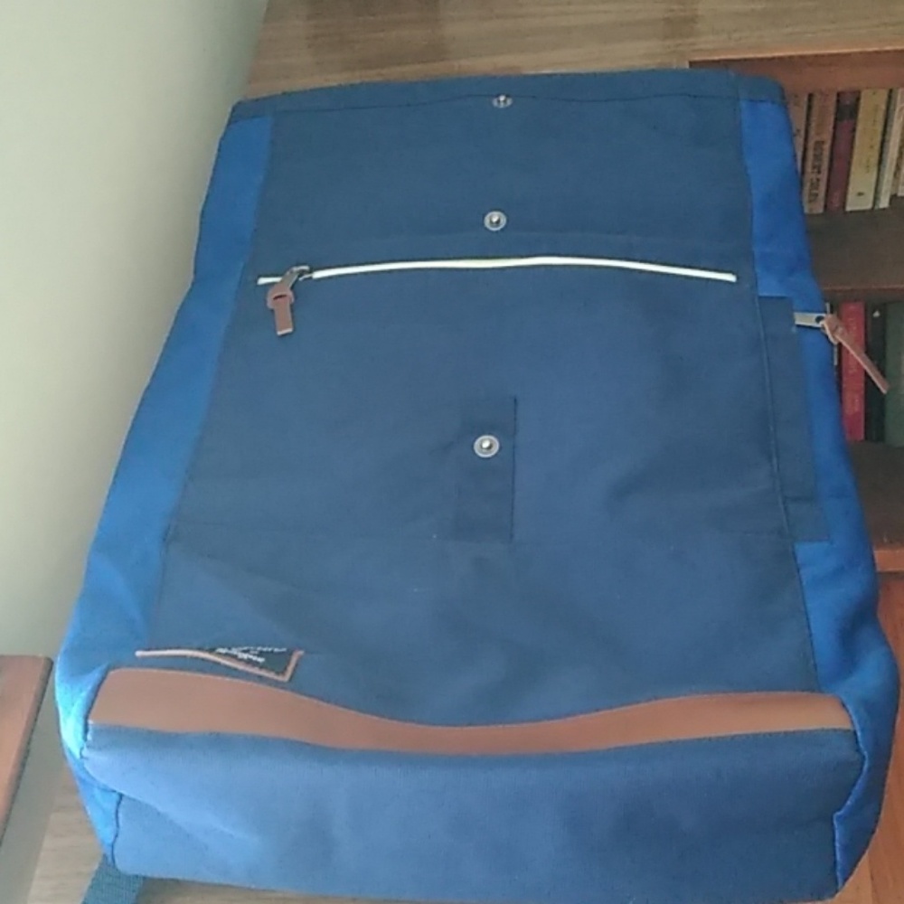 18 by 17 inch Penguin Back Bag - Picture 2 of 8